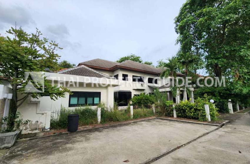 House with Shared Pool in Nichada Thani 